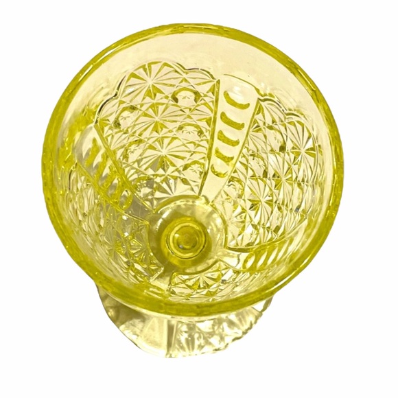🚫SOLD🚫e🅱️y Water Goblet Daisy Vaseline Glass - Picture 4 of 7
